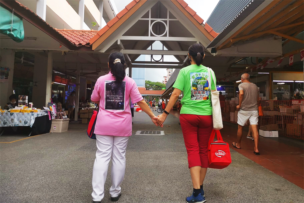 Dressed in the Vegetarian T-shirts, Nancy Chew (left) and friends of the Veggie Group have become ‘mini signboards’ that promote vegetarianism as they walk around. (Photo provided by Nancy Chew)