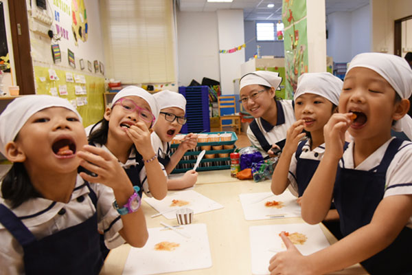 Kindergarteners Display Their Culinary Skills at Holiday Camp