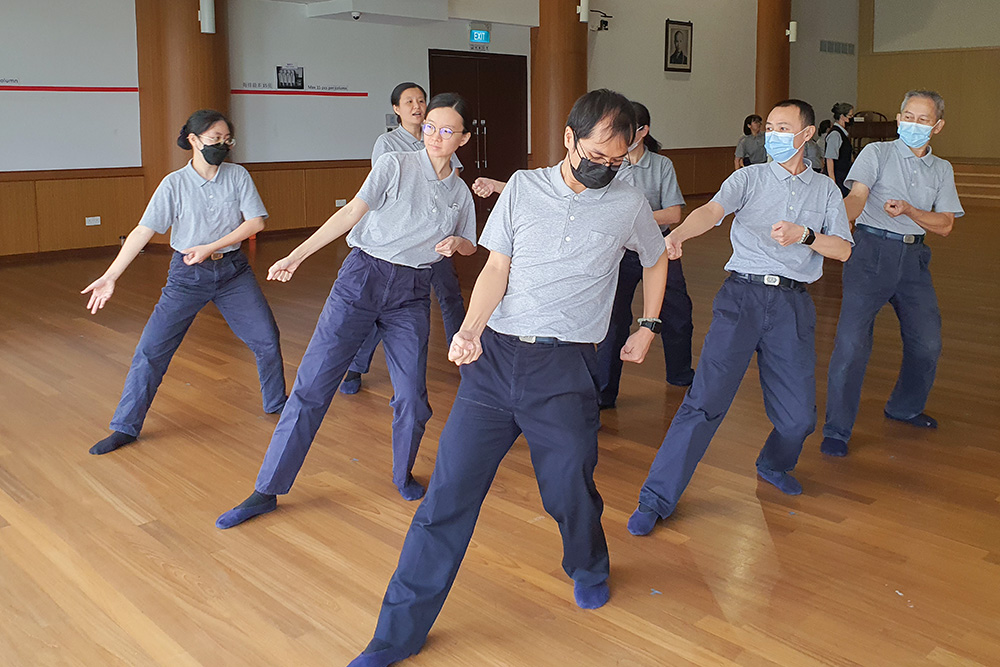 工作如修行  职工发心入经藏